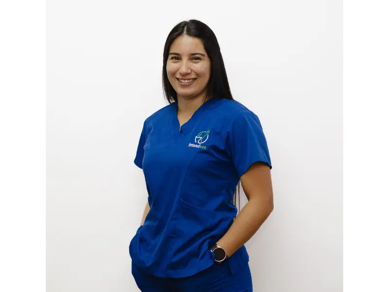 Dra. Amanda Rodríguez, Medicina Interna y Felina en Hospital Veterinario Intensivet