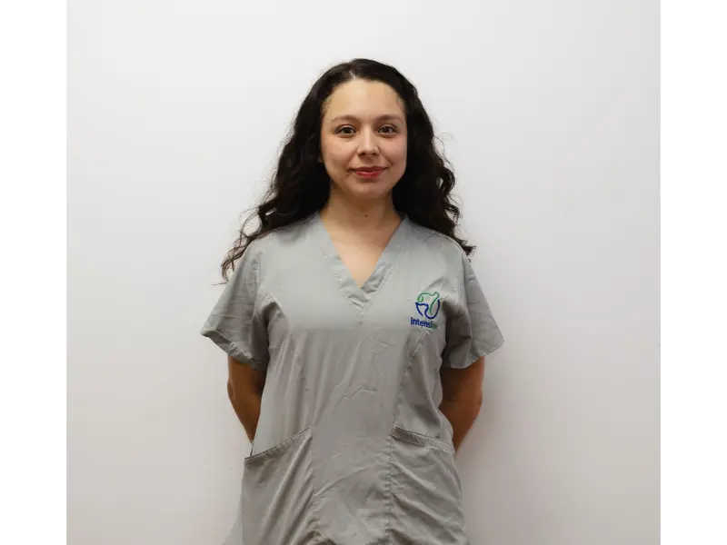 Ashley Mena, Asistente Veterinaria en Hospital Veterinario Intensivet