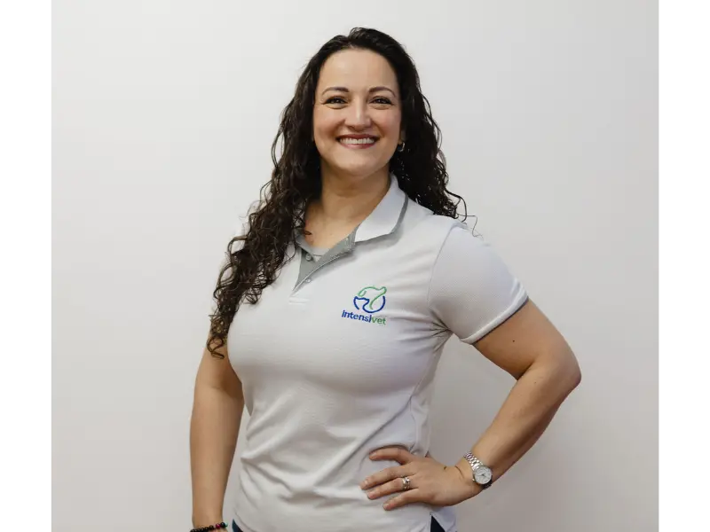 Karina Ureña, Farmacia en Hospital Veterinario Intensivet