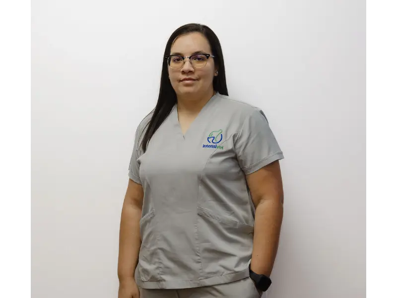Natalia Porras «NatyPi», Asistente · Turno Nocturno en Hospital Veterinario Intensivet