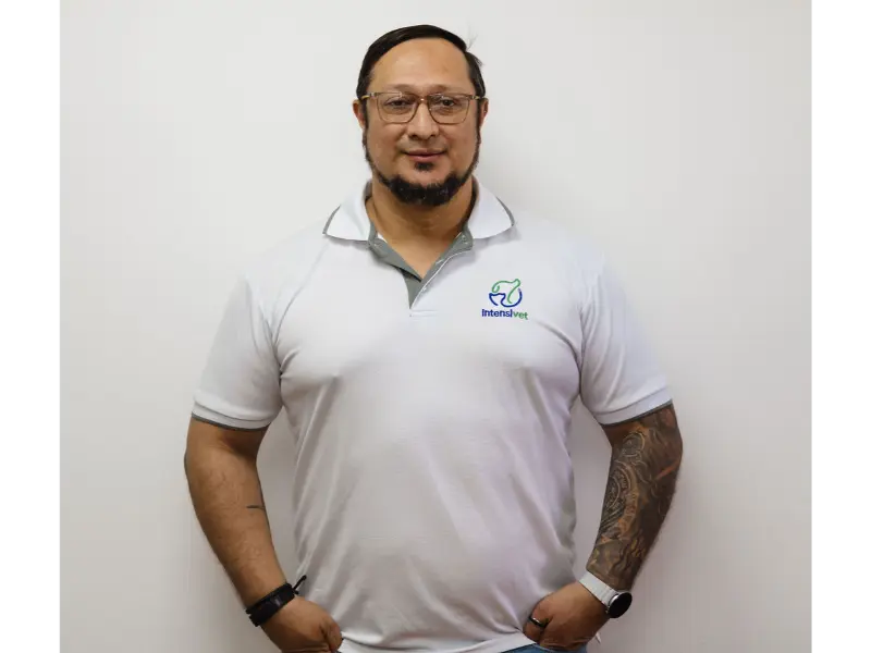 Sergio Retana, Administrador en Hospital Veterinario Intensivet